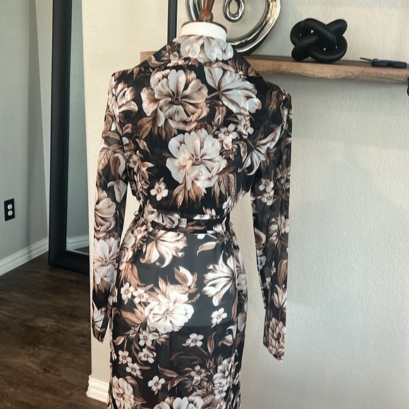 Express Sheer Coat - Gorgeous Pattern - Picture 3 of 4